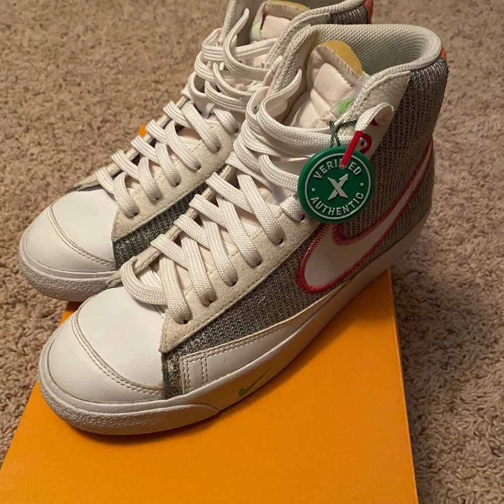 Mens Nike blazer . Size 8.